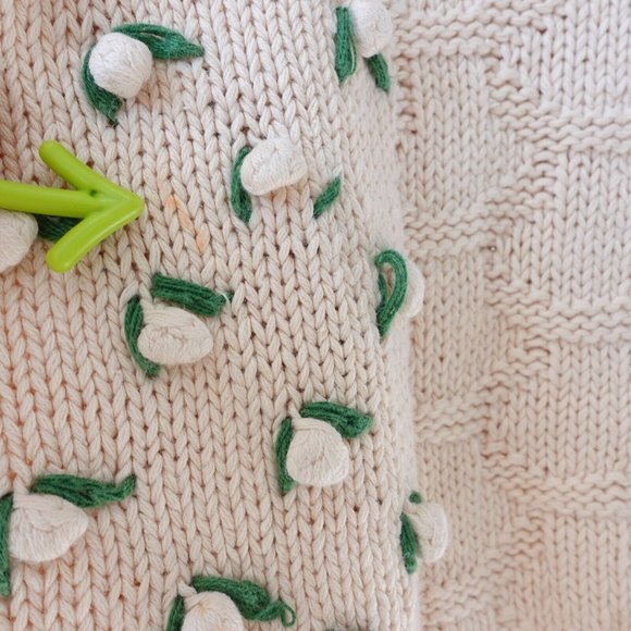 VINTAGE Orvis Sweater Medium Cream Fisherman Cable Knit Floral Grandmacore 90s - Picture 8 of 16